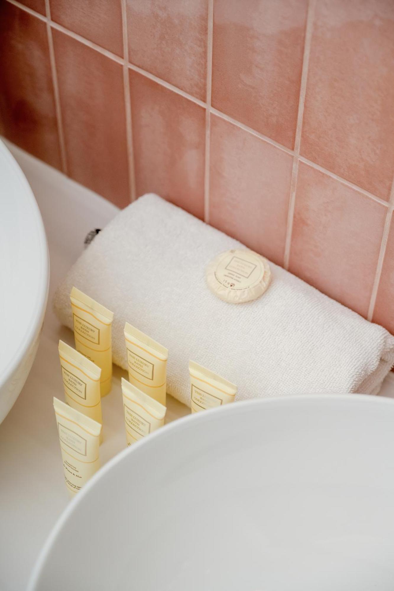 Elegancki Apartament Z Parkingiem Blisko Starego Miasta By Noclegi Renters Wrocław Zewnętrze zdjęcie