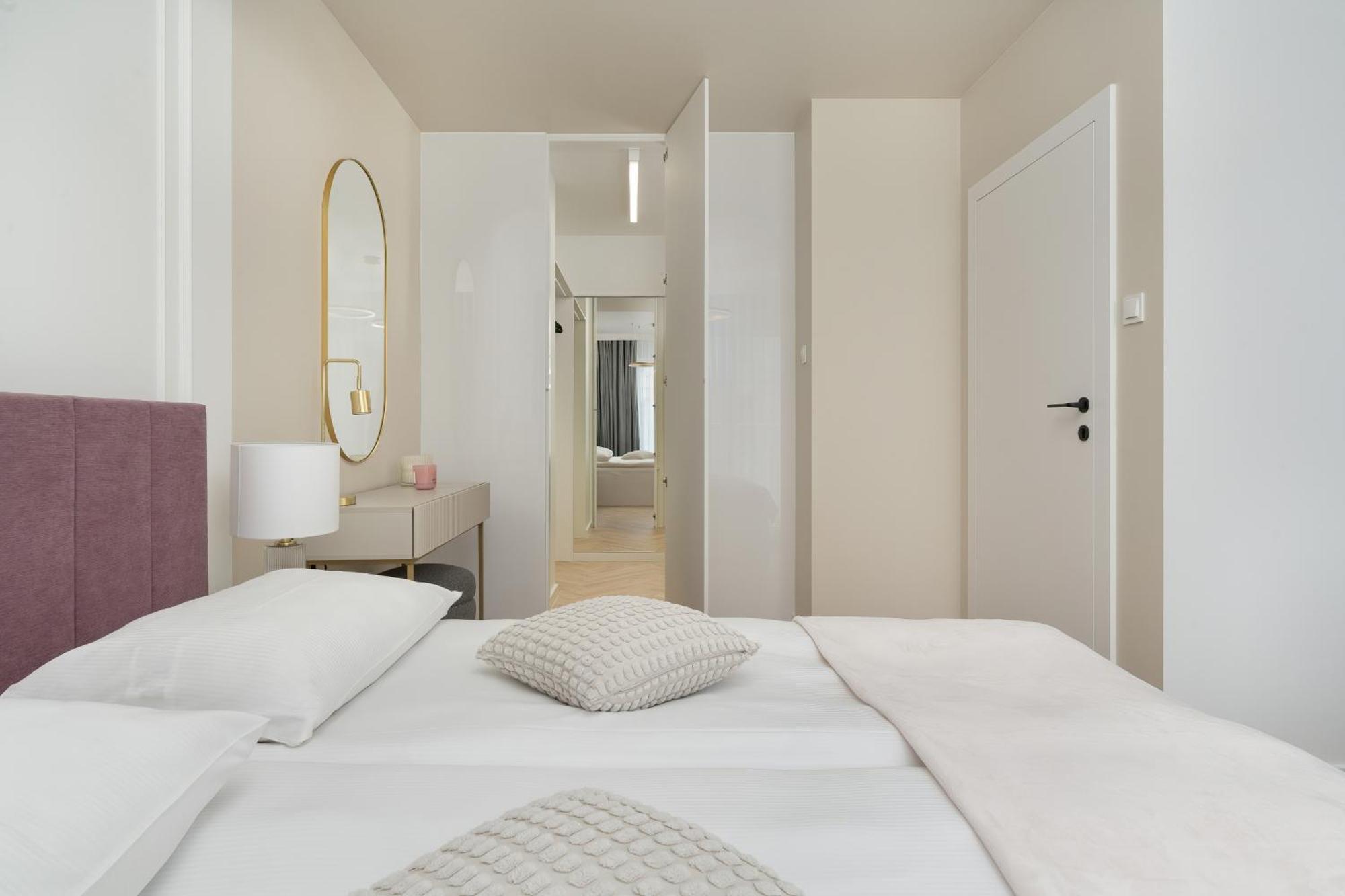 Elegancki Apartament Z Parkingiem Blisko Starego Miasta By Noclegi Renters Wrocław Zewnętrze zdjęcie